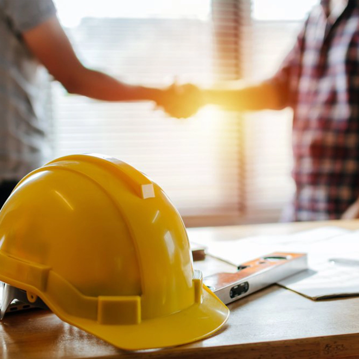 Chapeau de chantier jaune